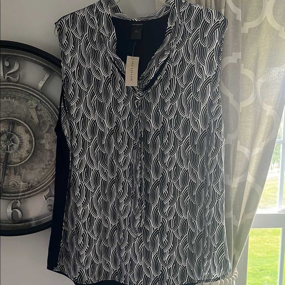Ann Taylor Black and White Patterned Blouse